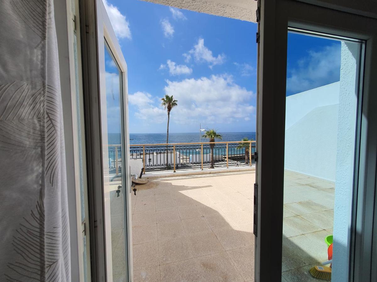 Poseidon 51 - Beachfront Two Bedroom Apartment بافوس المظهر الخارجي الصورة