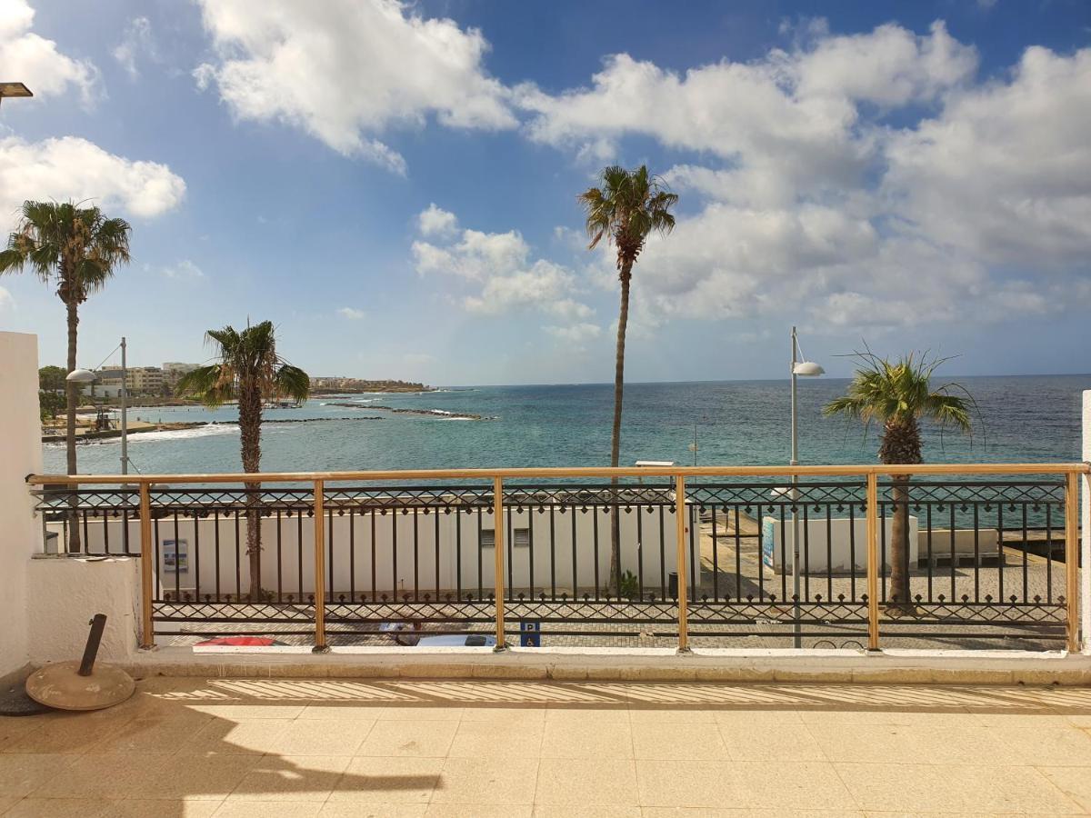 Poseidon 51 - Beachfront Two Bedroom Apartment بافوس المظهر الخارجي الصورة