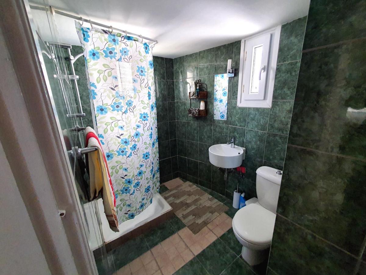 Poseidon 51 - Beachfront Two Bedroom Apartment بافوس المظهر الخارجي الصورة