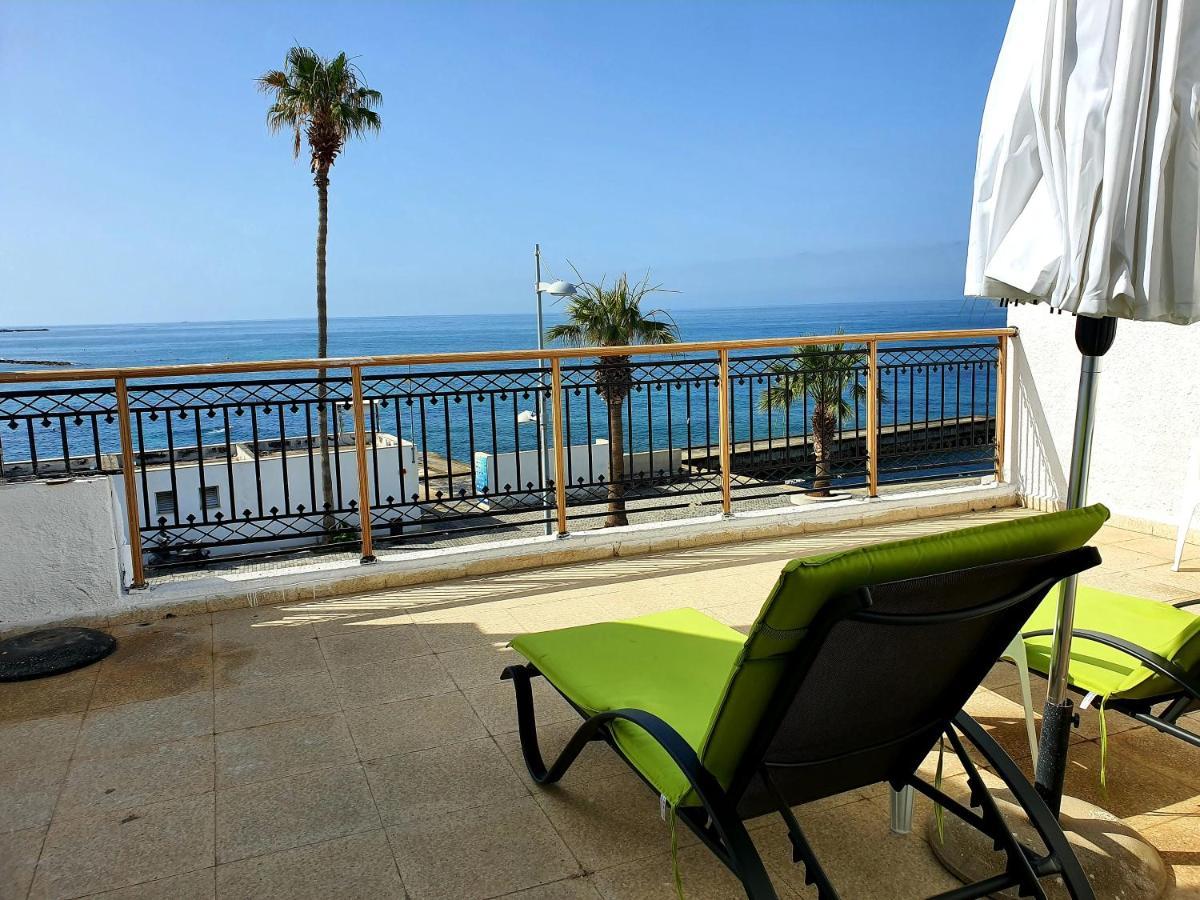 Poseidon 51 - Beachfront Two Bedroom Apartment بافوس المظهر الخارجي الصورة
